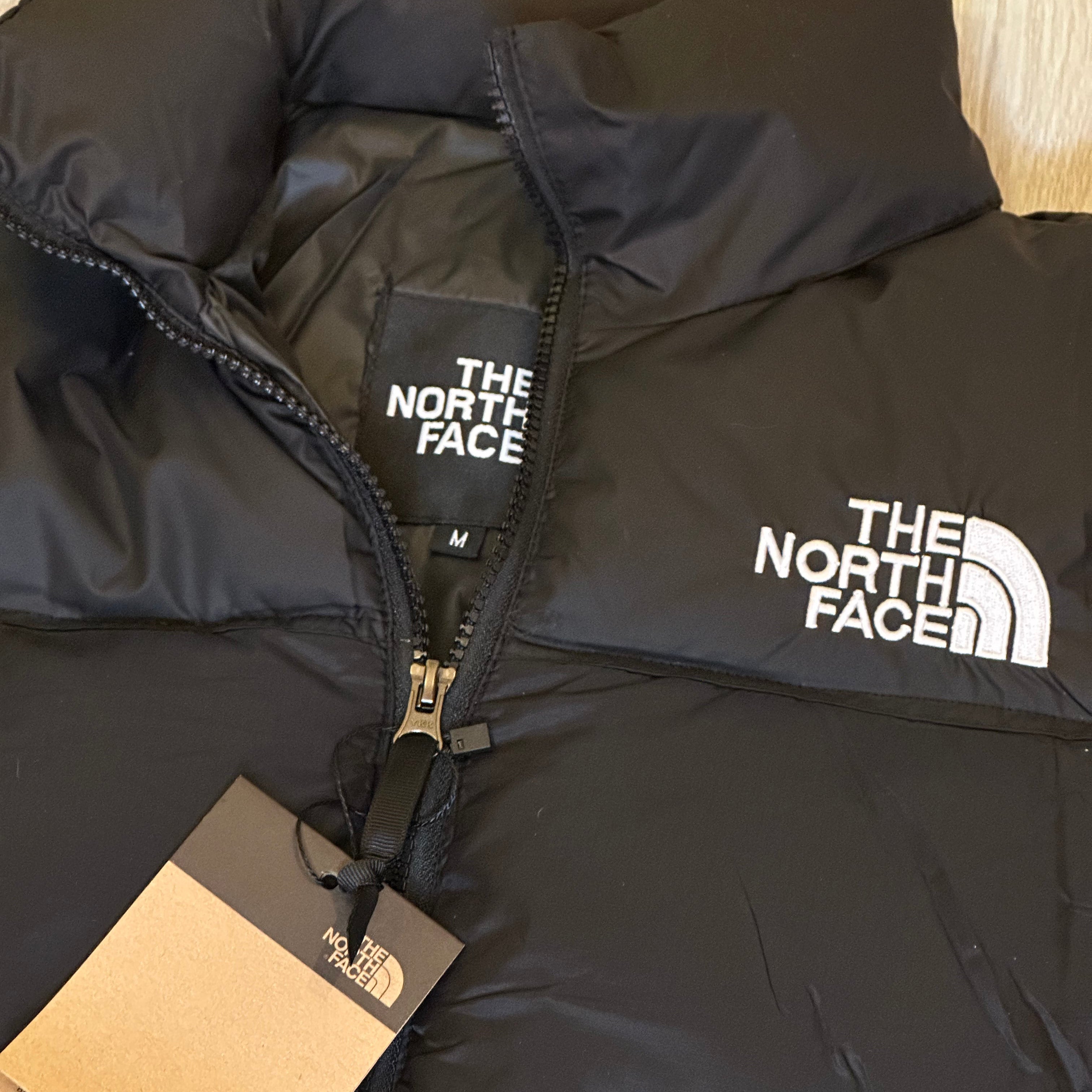 Juoda Puffer Striukė