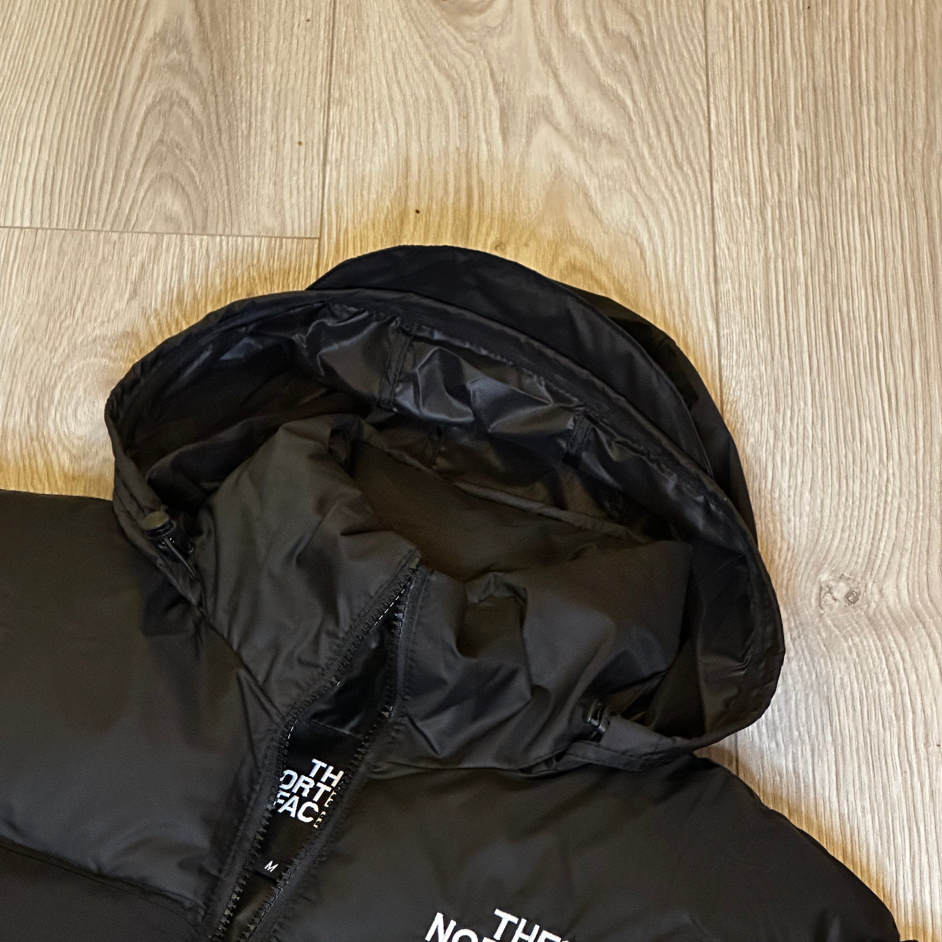 Juoda Puffer Striukė