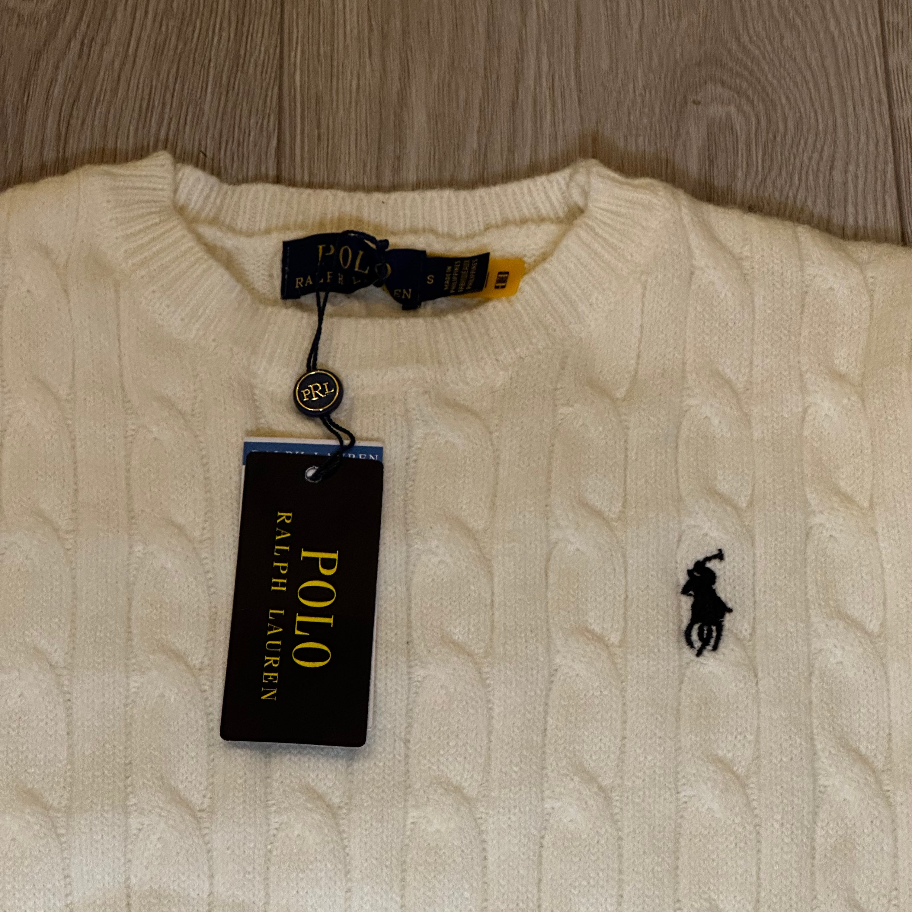 Baltas Cable Knit Megztinis